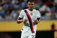 皇家社会对阵巴塞罗那：阵容调整下的足球策略对决